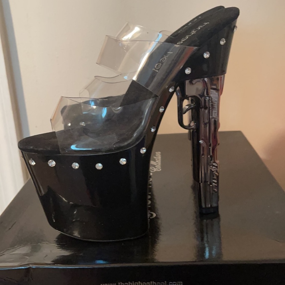 heels - Picture 2 of 6